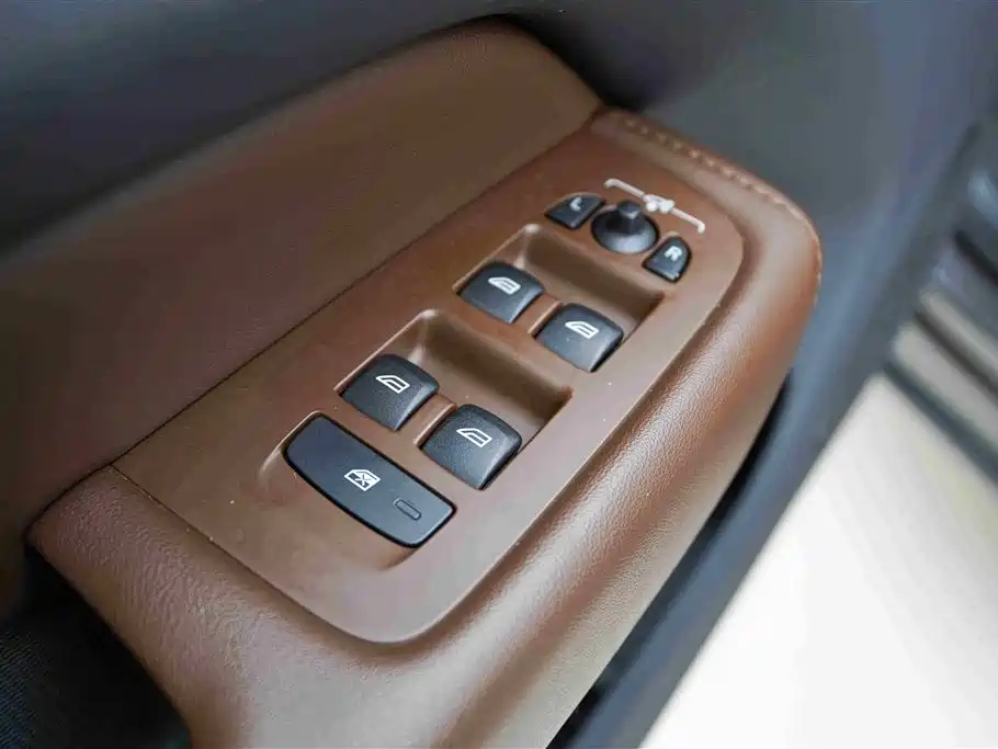 Volvo XC60 2023 B5 AWD Intelligent Distance Luxury Edition