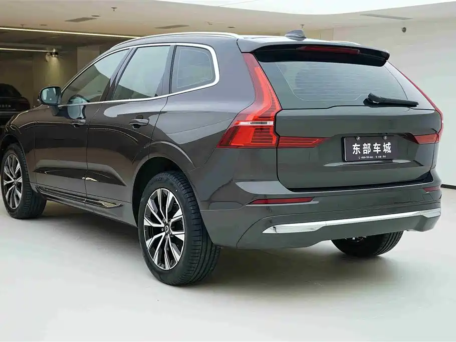 Volvo XC60 2023 B5 AWD Intelligent Distance Luxury Edition