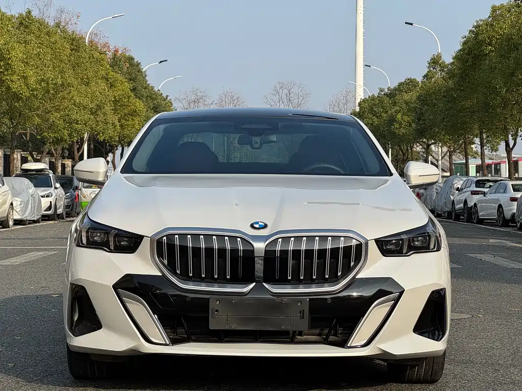 BMW 5 Series 2024 525Li M Sport Package