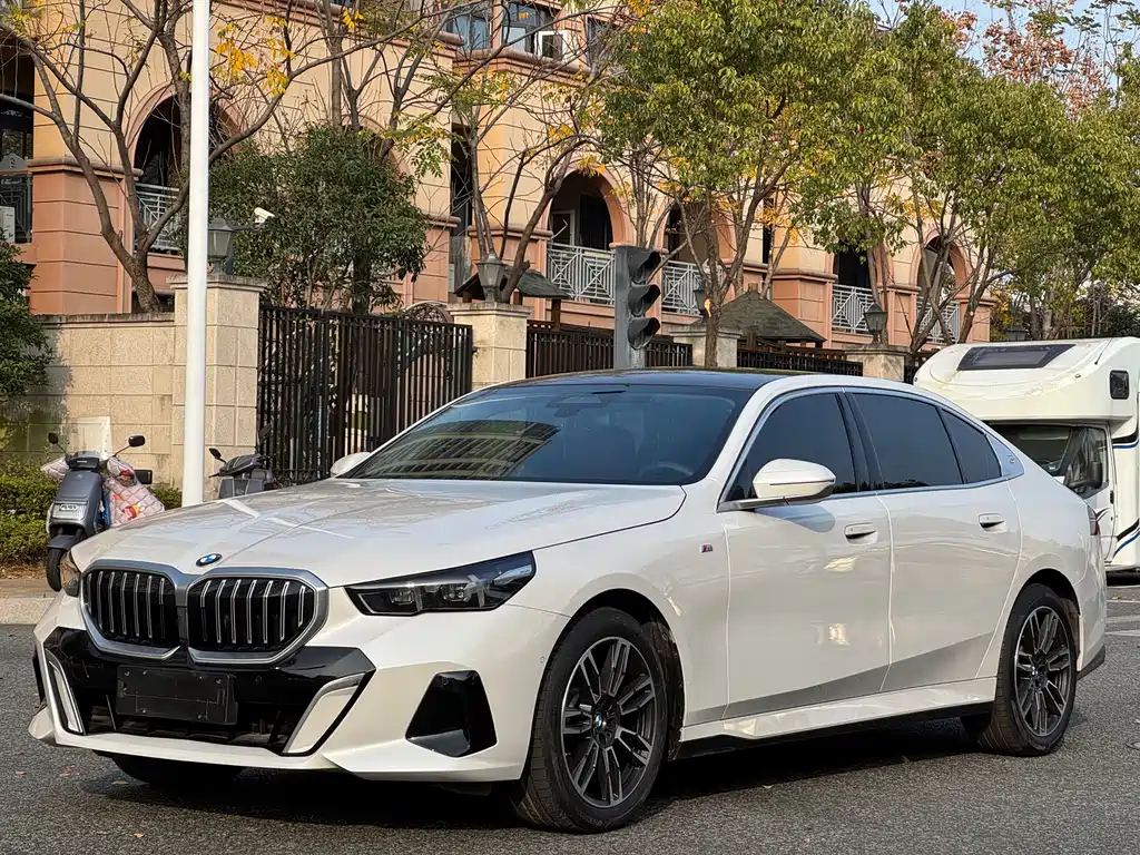 BMW 5 Series 2024 525Li M Sport Package