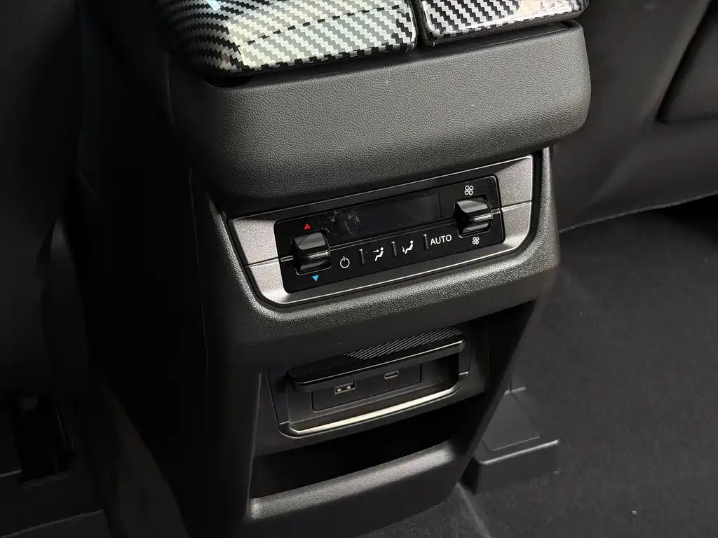 Ford Escape 2024 2.0T EcoBoost AWD 7-seat Trend Edition