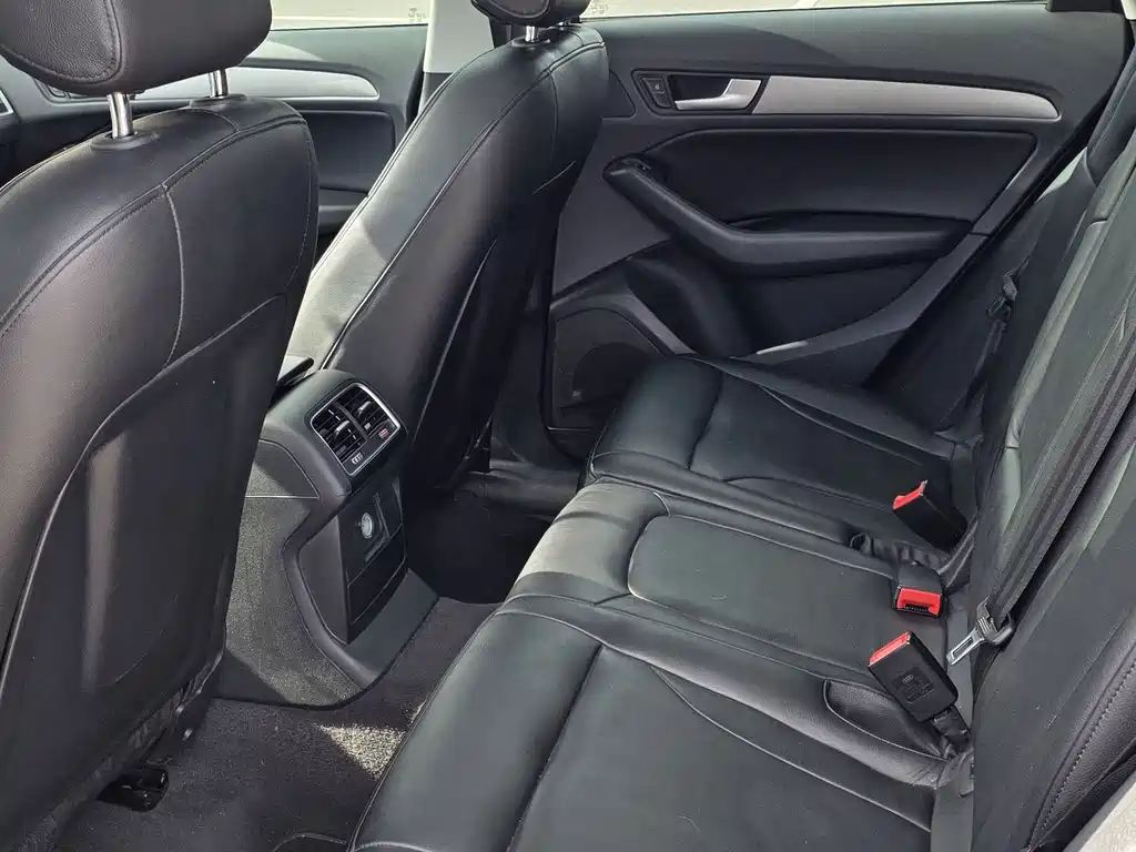 Audi Q5 2016 model 40 TFSI进取型