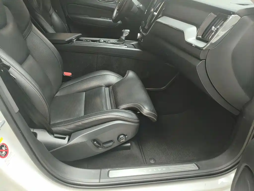 Volvo XC60 2019 T5 AWD Smart Vision Edition National V
