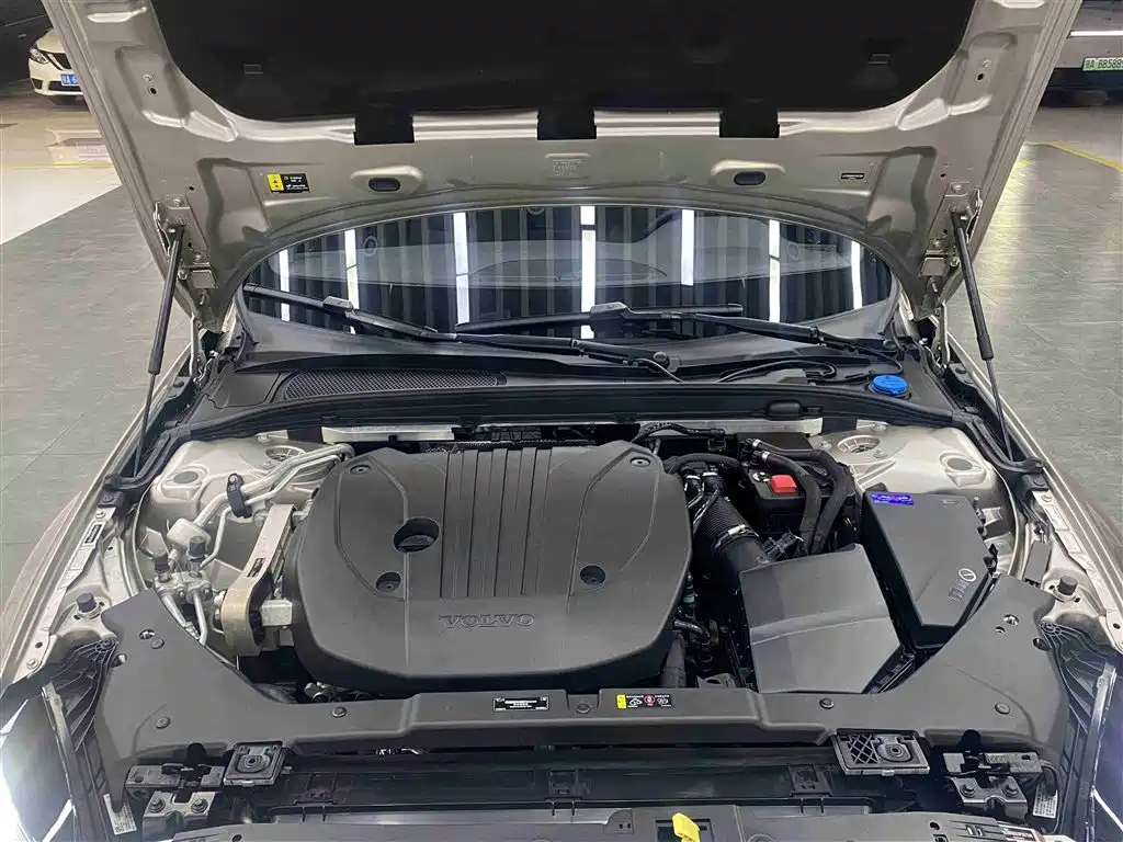 Volvo S60 2025 B4 Intelligent Comfort Luxury Edition
