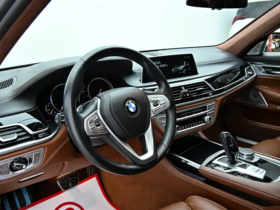 BMW 7 Series 2018 740Li xDrive Luxury Edition M Sport Package