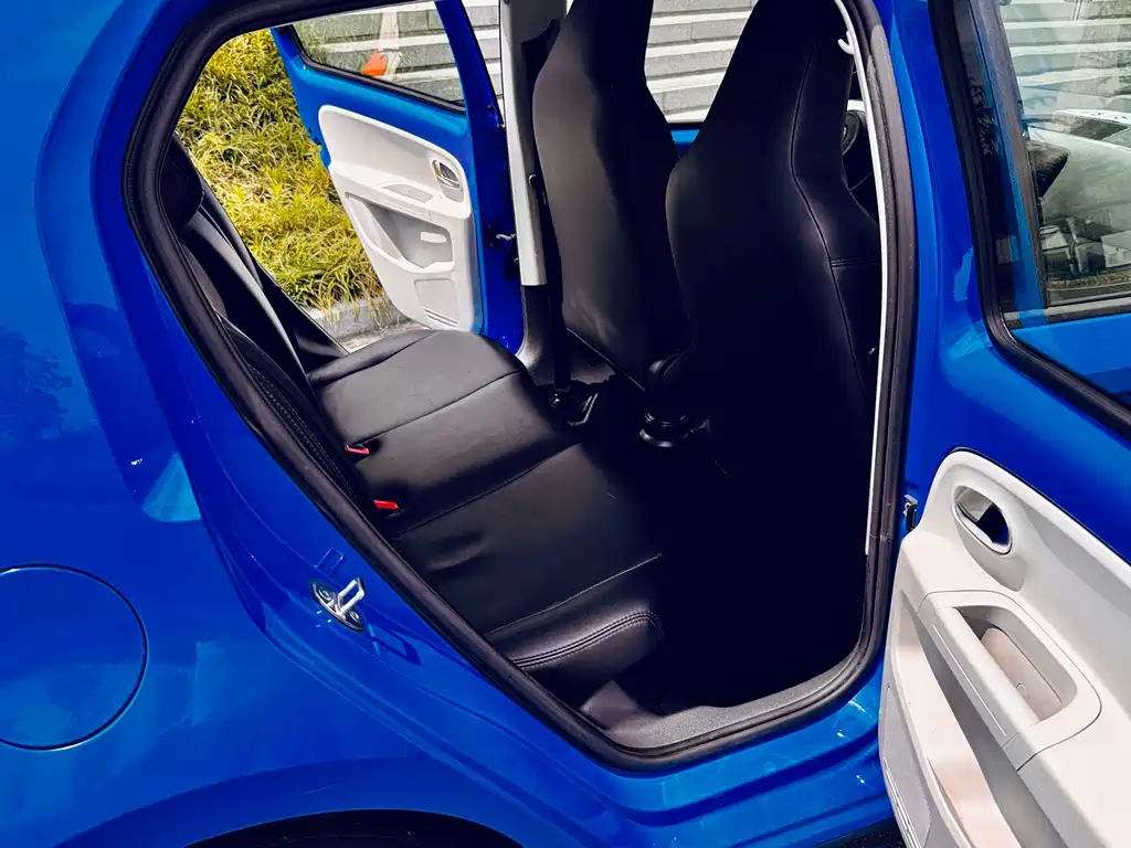 Volkswagen Up! 2015 model 1.0L move up!