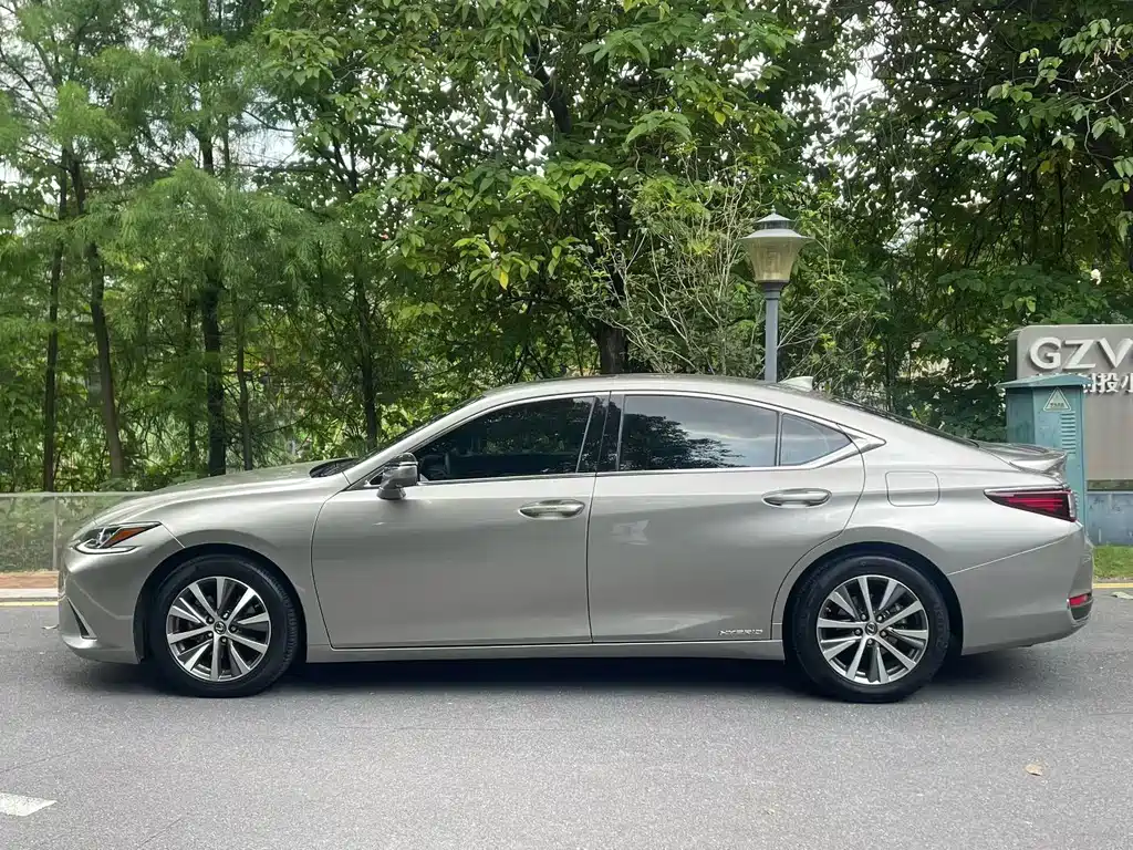 Lexus ES 2018 300h Excellence Edition National V