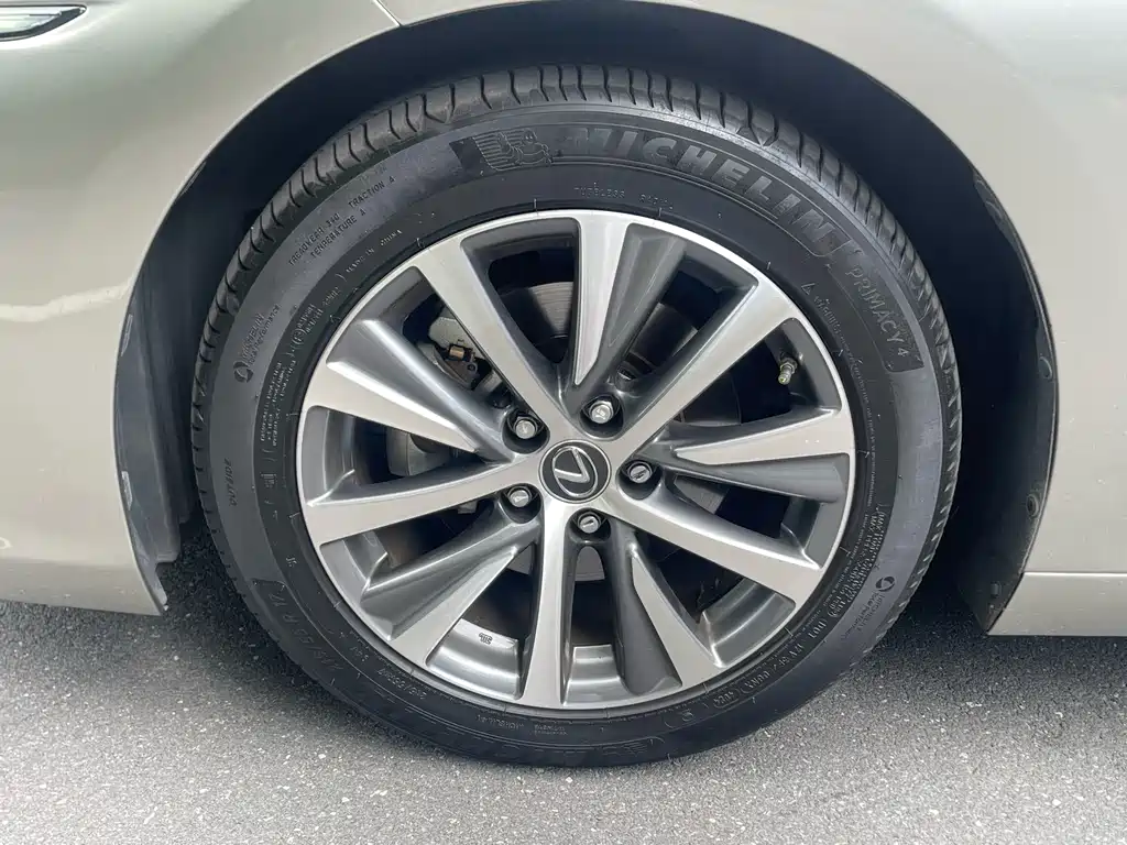 Lexus ES 2018 300h Excellence Edition National V