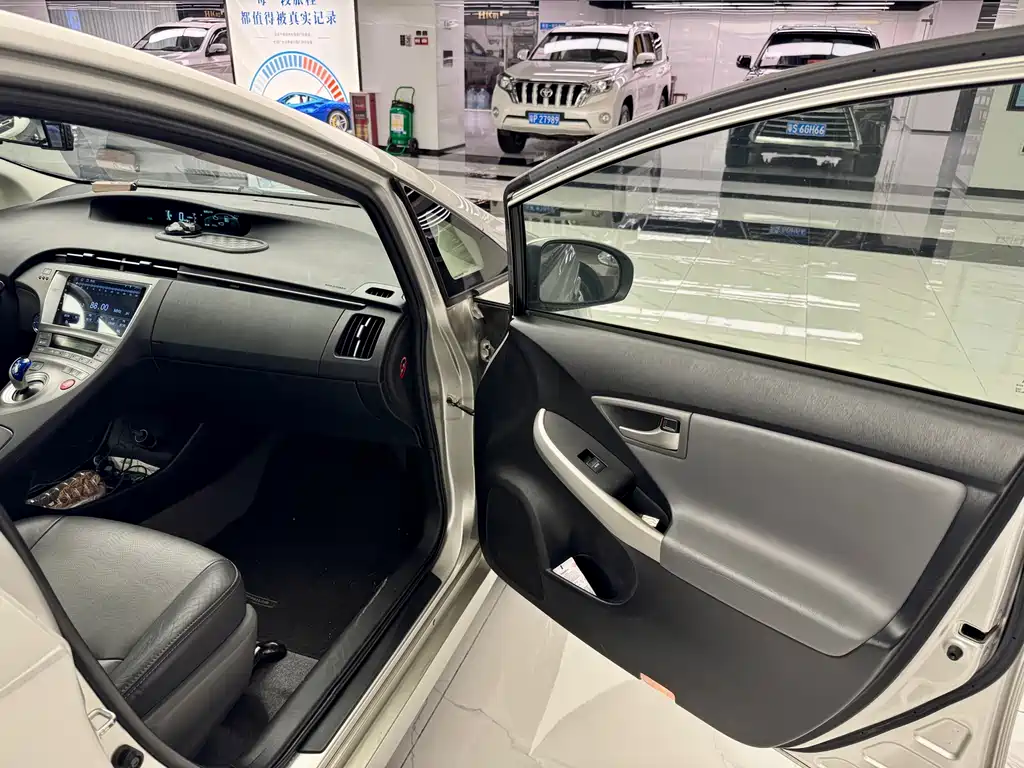 Prius 2012 1.8L Luxury Edition