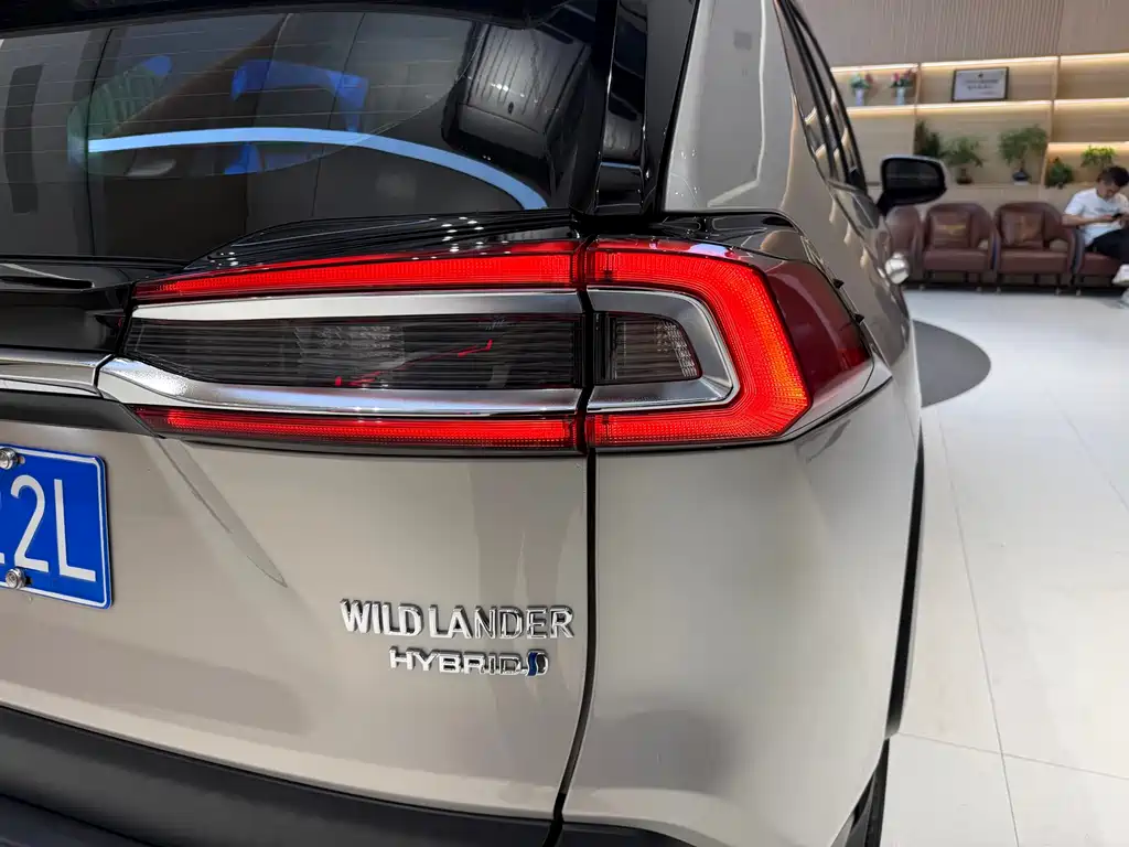 Velaranda 2022 model Hybrid 2.5L E-CVT two-wheel drive luxury edition