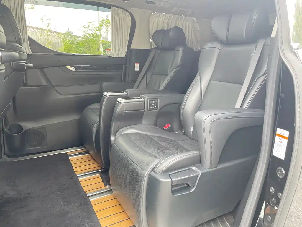 Velfire 2021 Crown Hybrid 2.5L HV Luxury Edition
