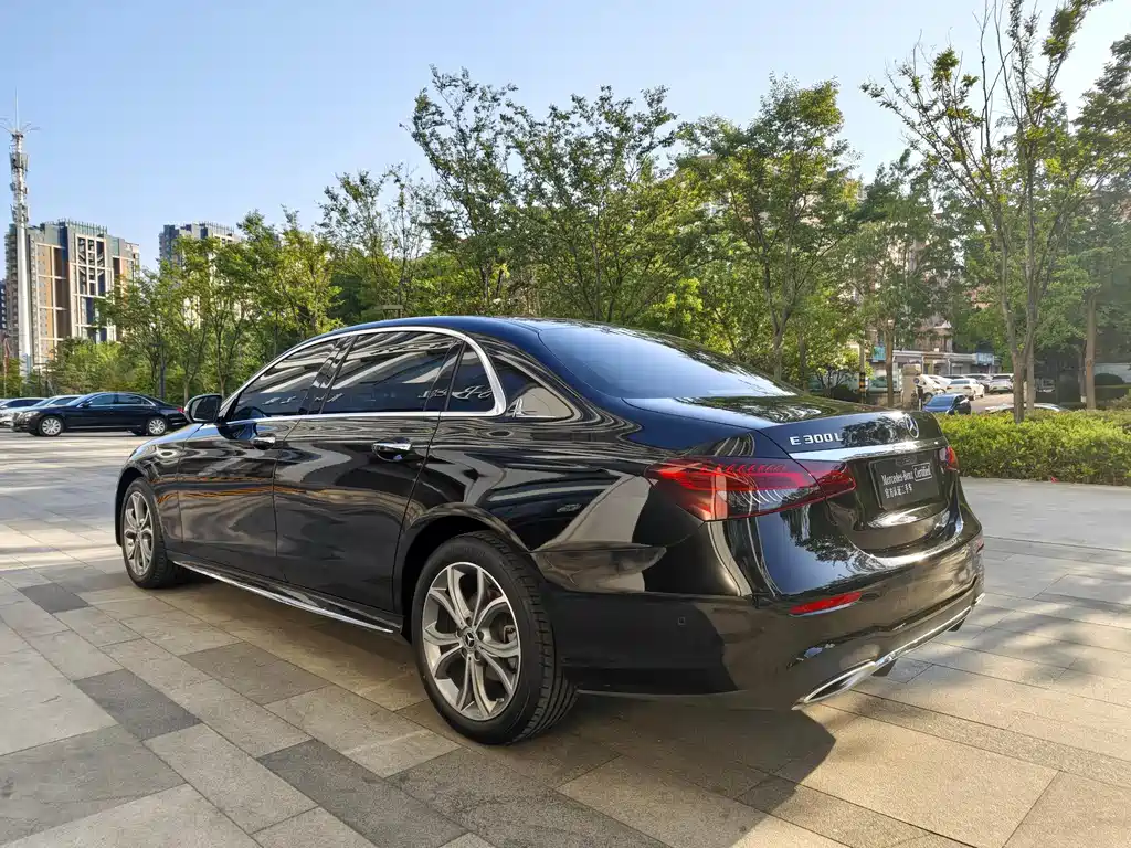 Mercedes-Benz E-Class 2022 Facelift 3 E 300 L Sporty and Stylish Edition
