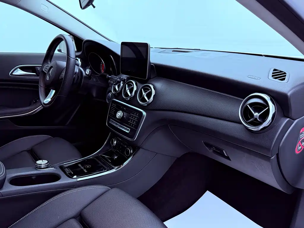 Mercedes-Benz GLA 2018 GLA 200 Sport Line