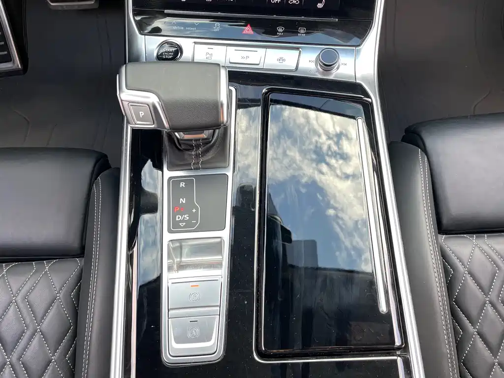 Audi A7 2023 55 TFSI quattro Premium trim