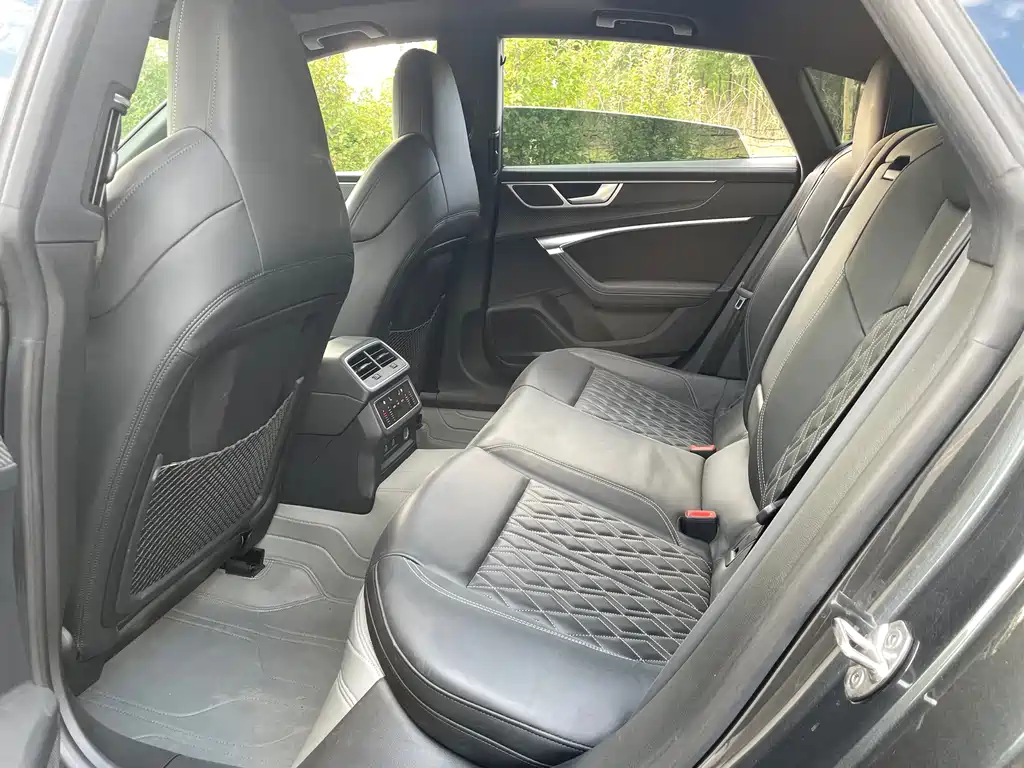 Audi A7 2023 55 TFSI quattro Premium trim
