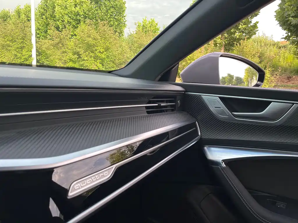 Audi A7 2023 55 TFSI quattro Premium trim