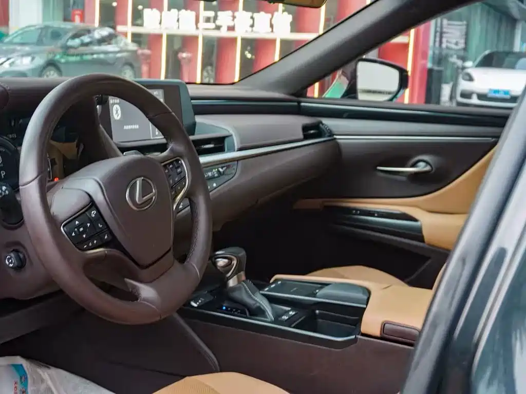 Lexus ES 2020 300h Excellence Edition National V