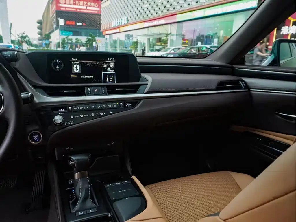 Lexus ES 2020 300h Excellence Edition National V