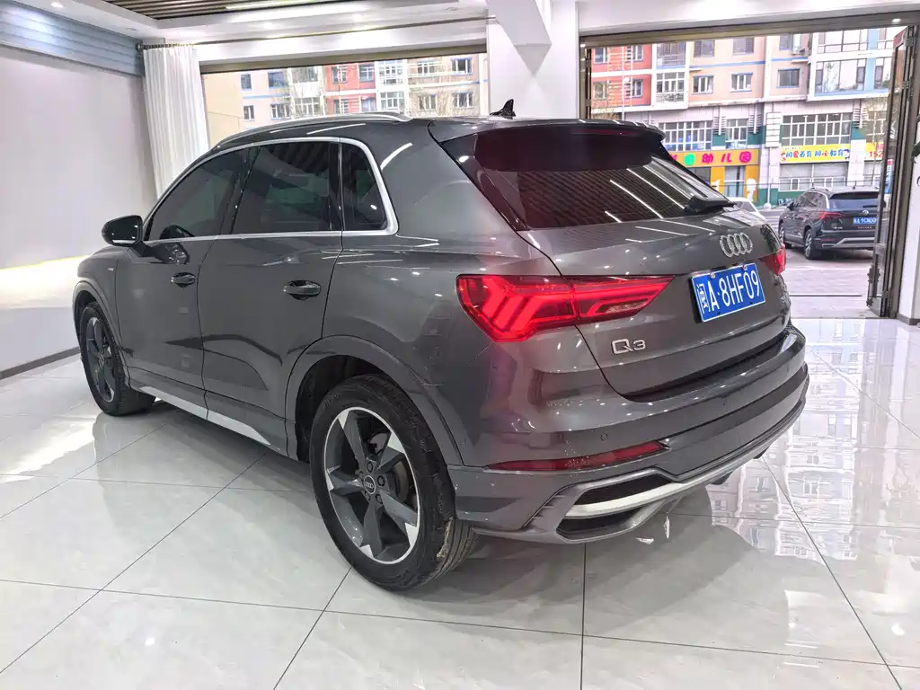 Audi Q3 2023 35 TFSI Sportline (1.4T)
