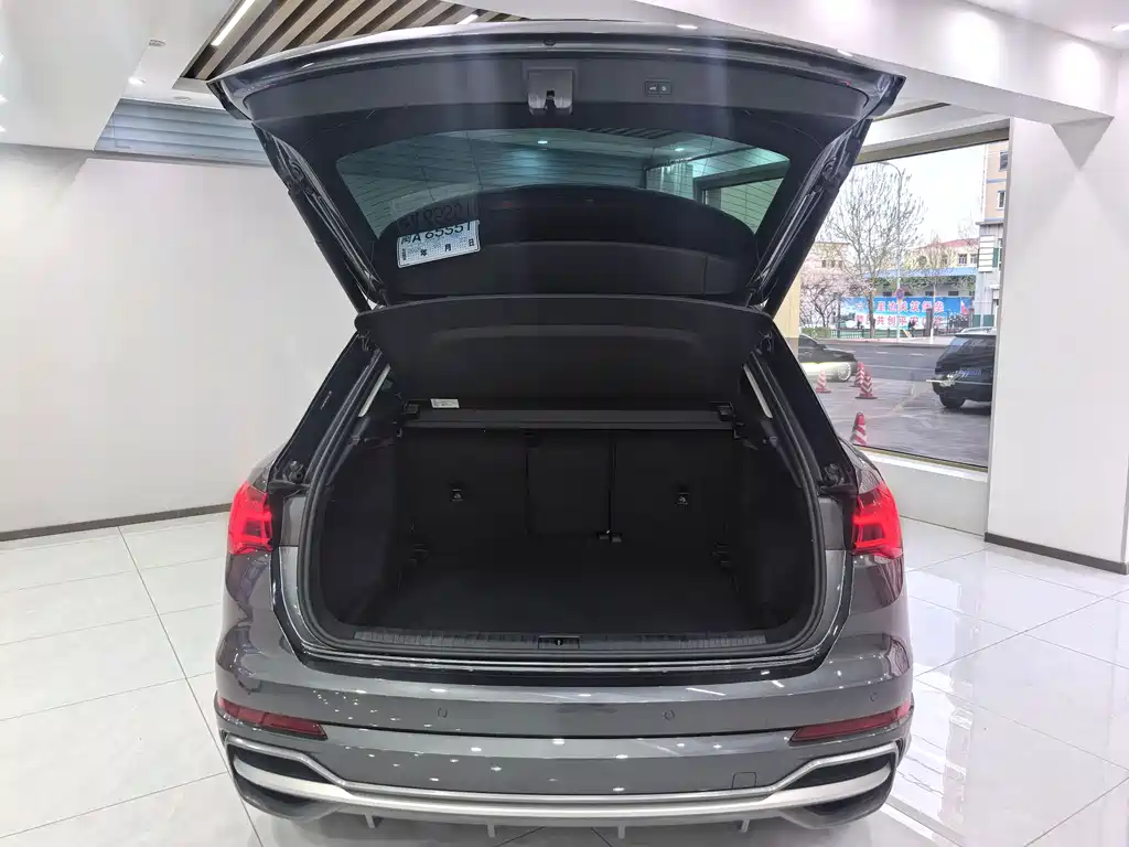 Audi Q3 2023 35 TFSI Sportline (1.4T)