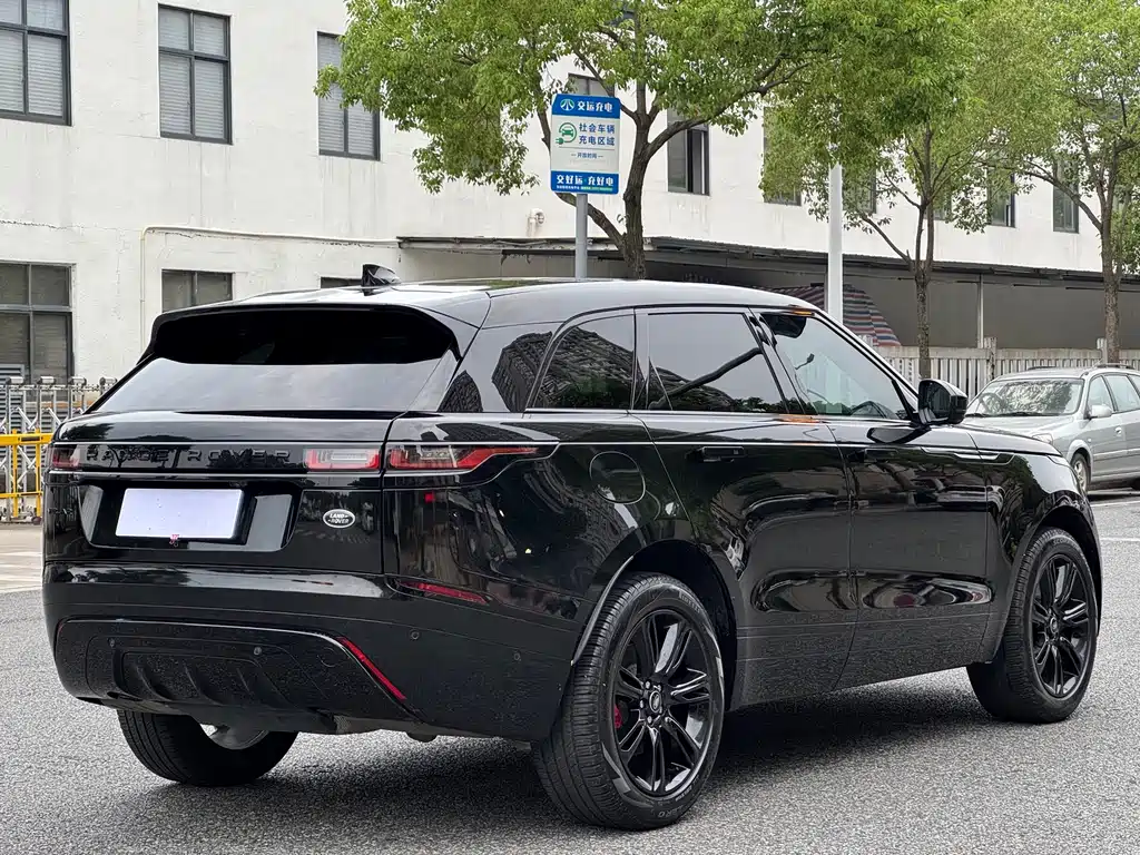 Range Rover Velar 2023 250PS Matte Black Edition