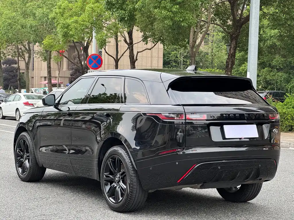Range Rover Velar 2023 250PS Matte Black Edition