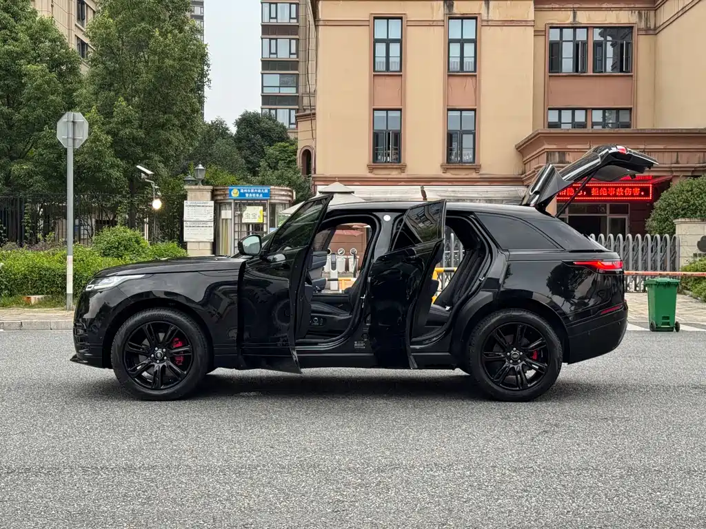 Range Rover Velar 2023 250PS Matte Black Edition