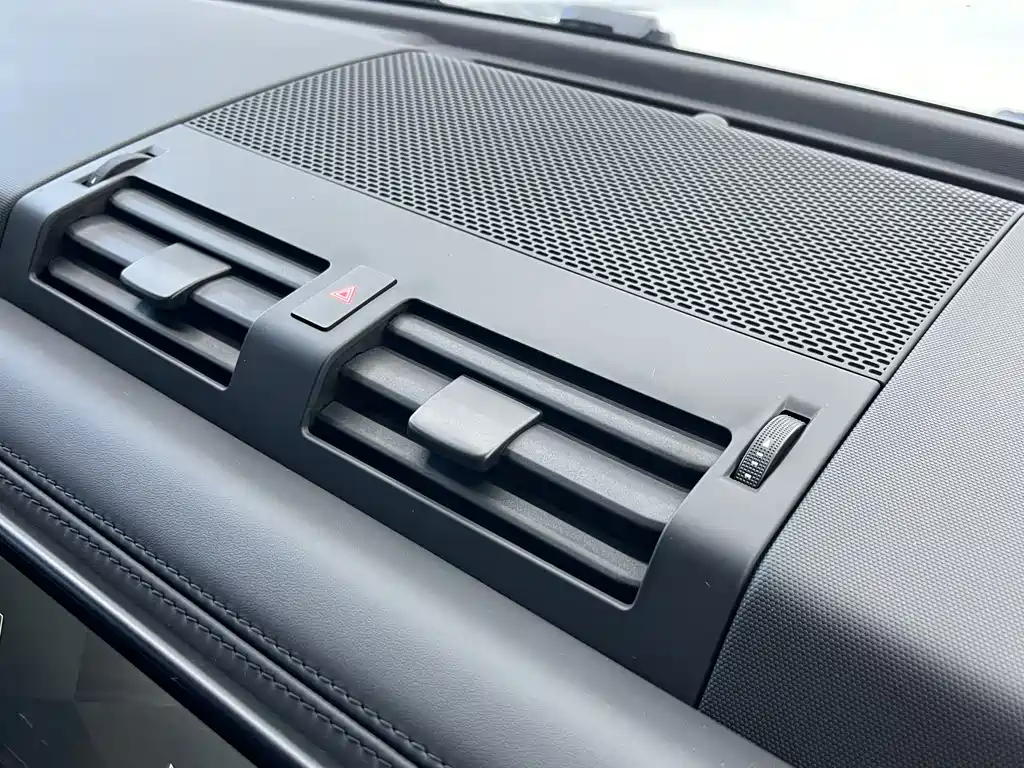 Land Rover Defender 2024 110 3.0T P400 X-DYNAMIC HSE