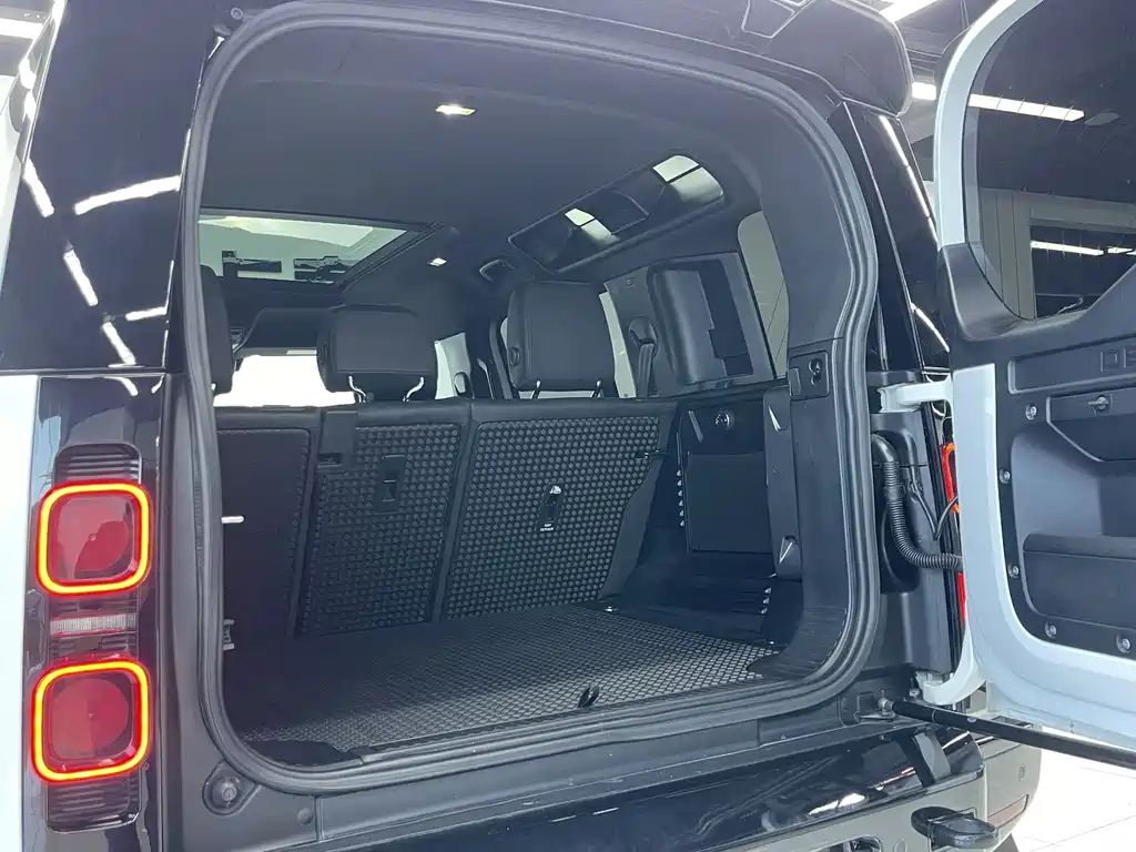 Land Rover Defender 2024 110 3.0T P400 X-DYNAMIC HSE