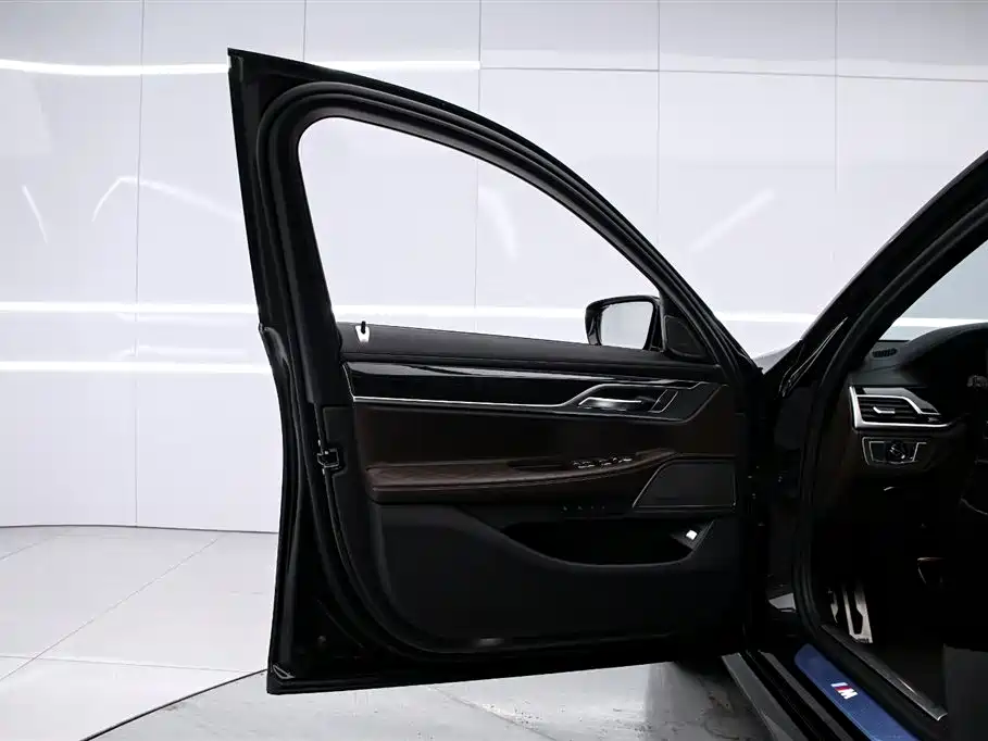 BMW 7 Series 2021 740Li Leading Edition M Sport Package