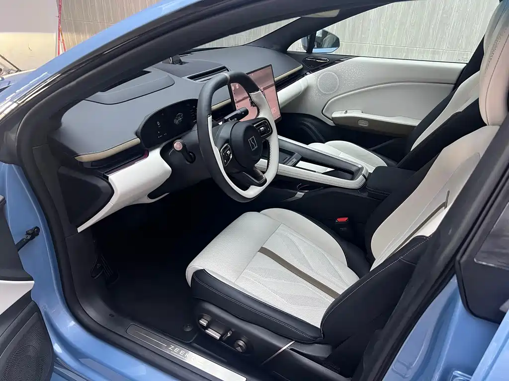 Jizhe 007 GT 2025 Edition Four-Wheel Drive Intelligent Driving Version 75kWh