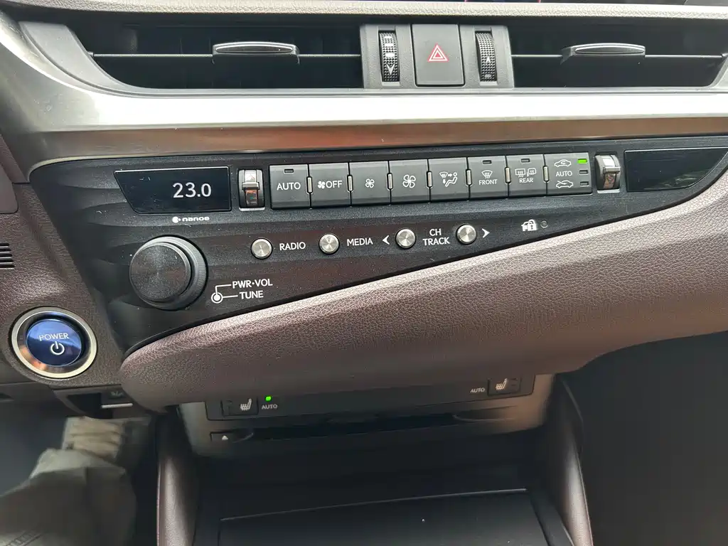 Lexus ES 2018 300h Excellence Edition National V