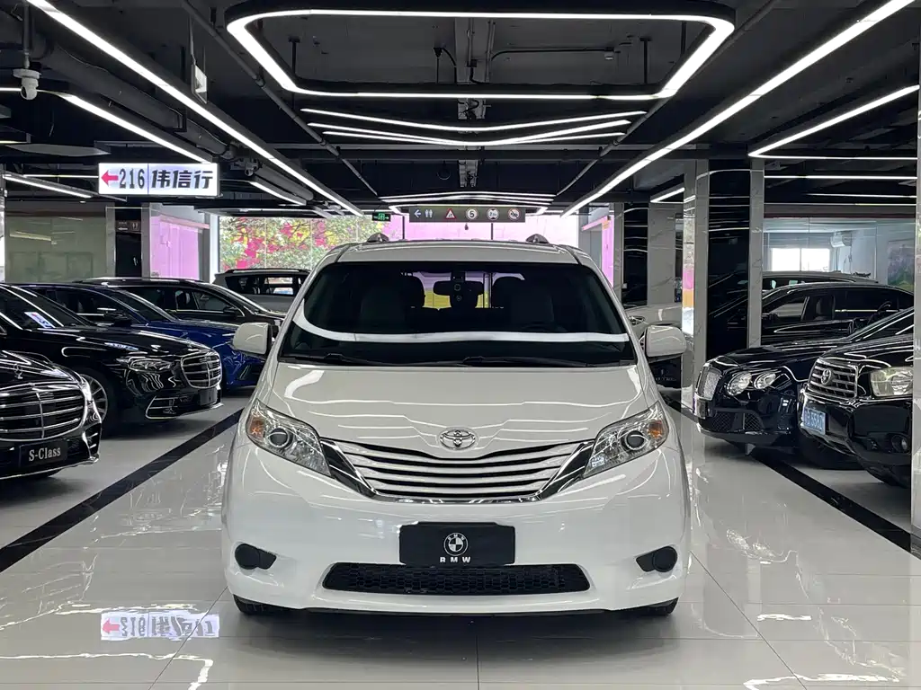 Sienna 2015 3.5L Two-Wheel Drive LE