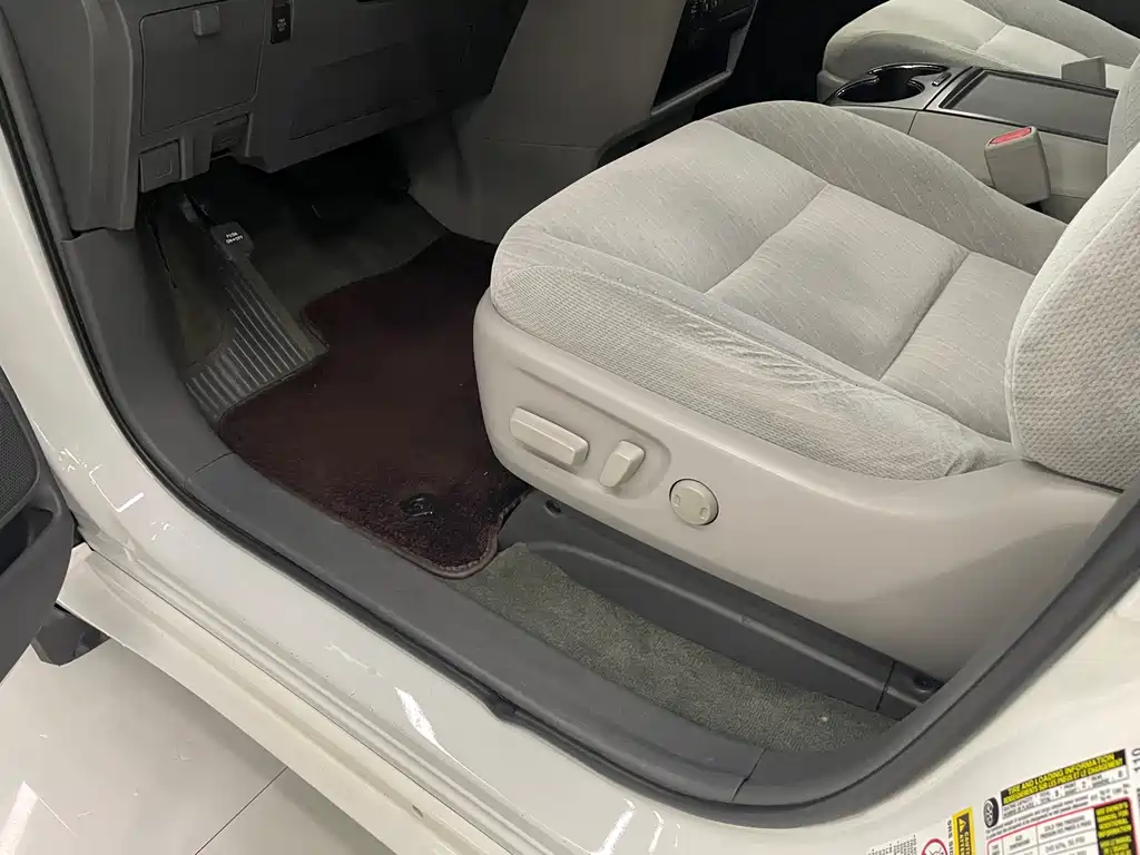 Sienna 2015 3.5L Two-Wheel Drive LE
