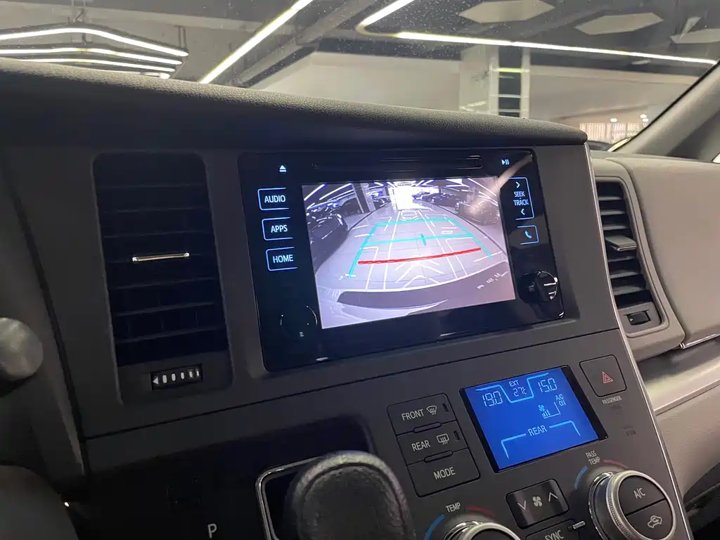 Sienna 2015 3.5L Two-Wheel Drive LE