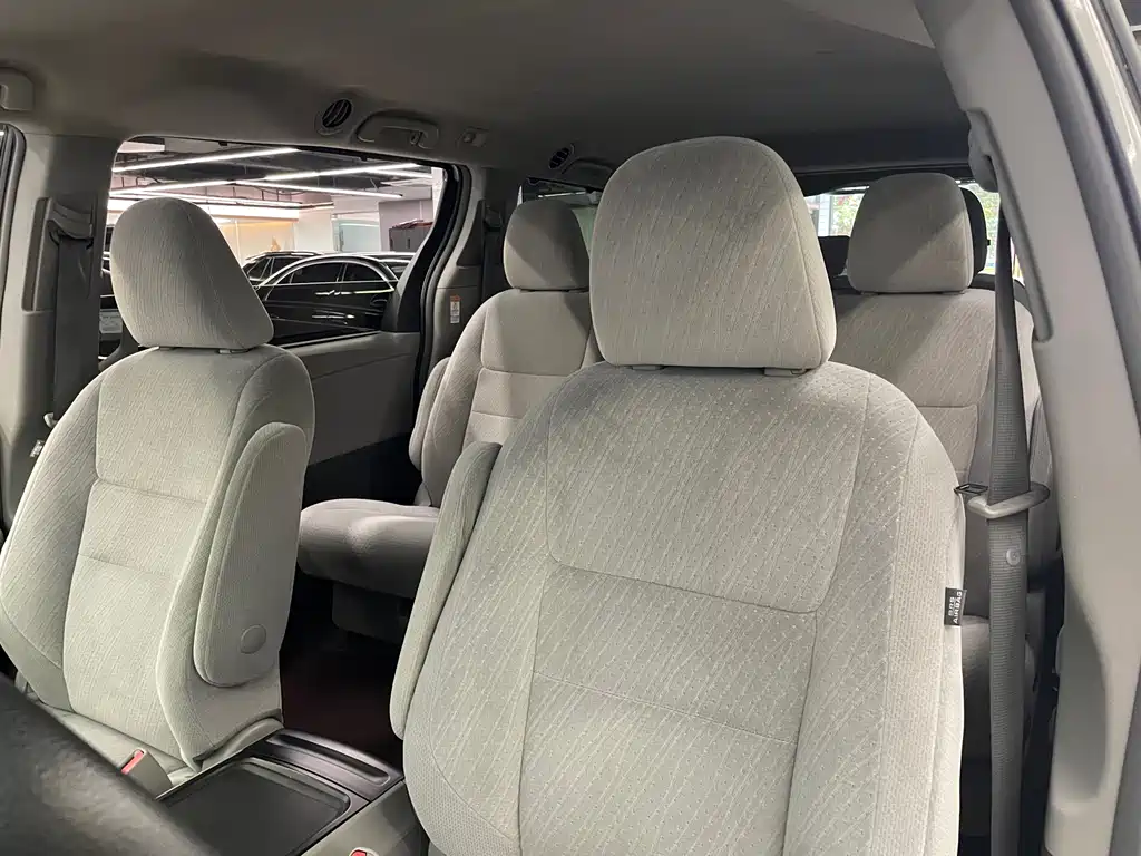 Sienna 2015 3.5L Two-Wheel Drive LE
