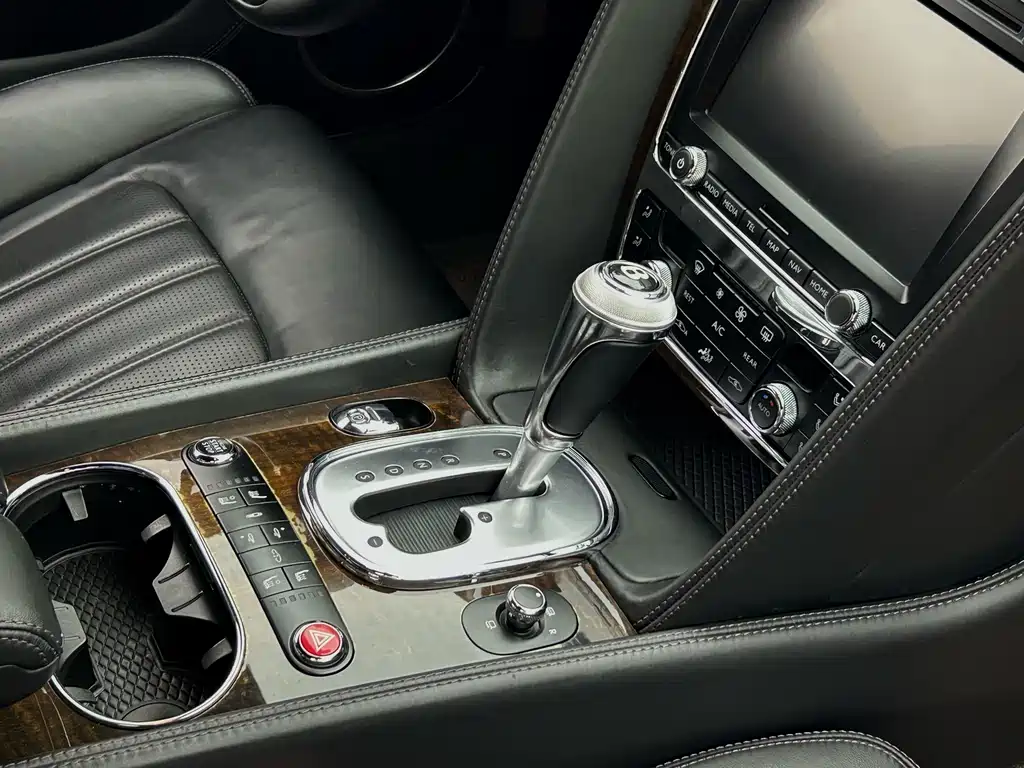 Audi A8 2015 model 4.0T GT V8 standard edition