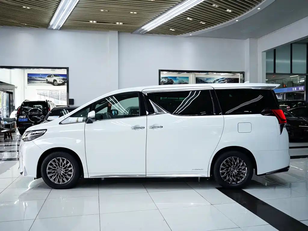 Lexus LM 2020 300h 7-seat Junya Edition