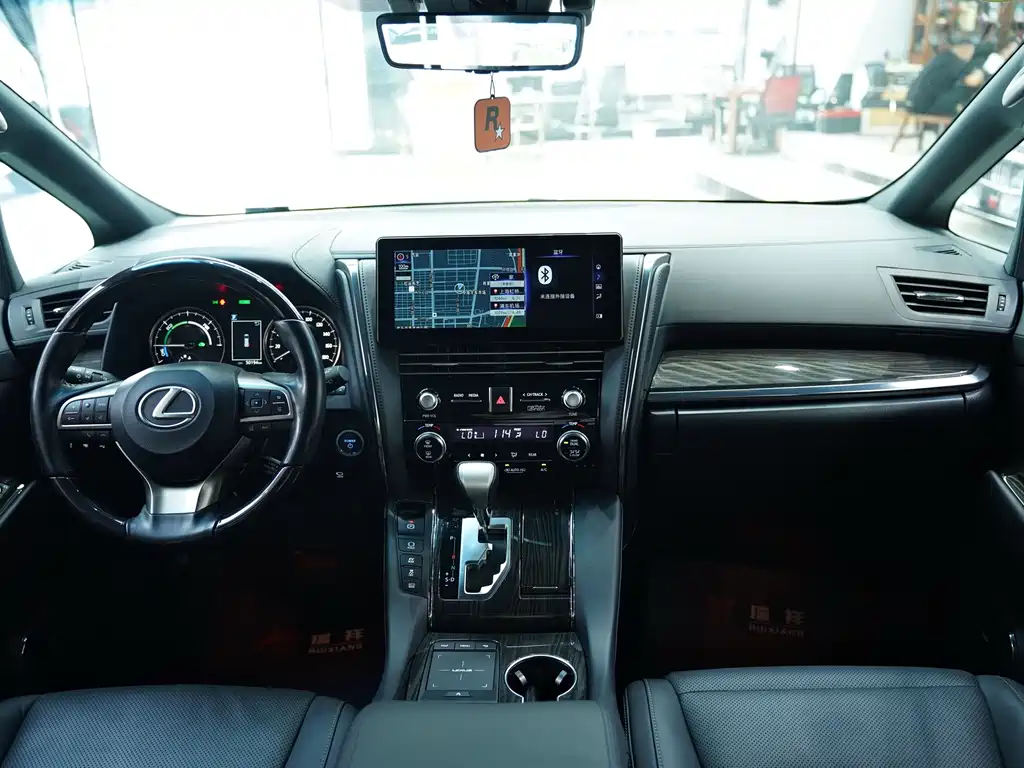 Lexus LM 2020 300h 7-seat Junya Edition