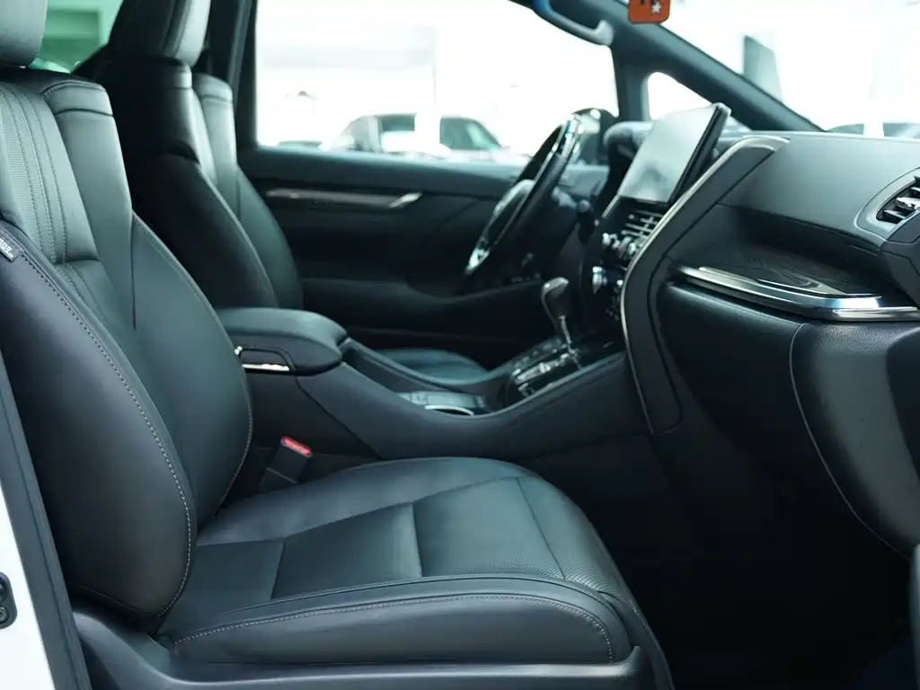 Lexus LM 2020 300h 7-seat Junya Edition