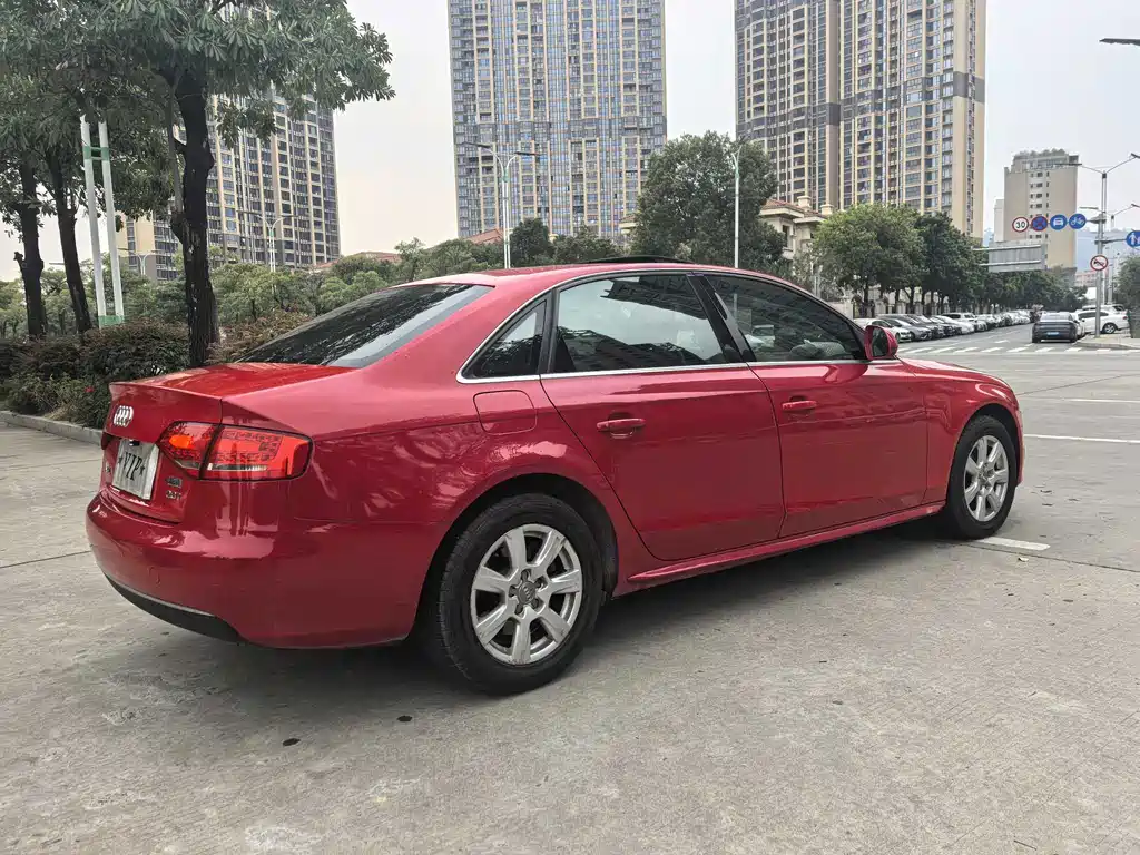 Audi A4L 2012 model 2.0 TFSI automatic comfort edition