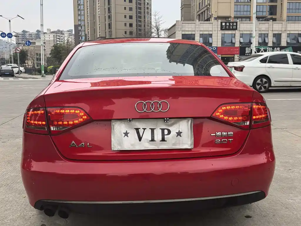 Audi A4L 2012 model 2.0 TFSI automatic comfort edition