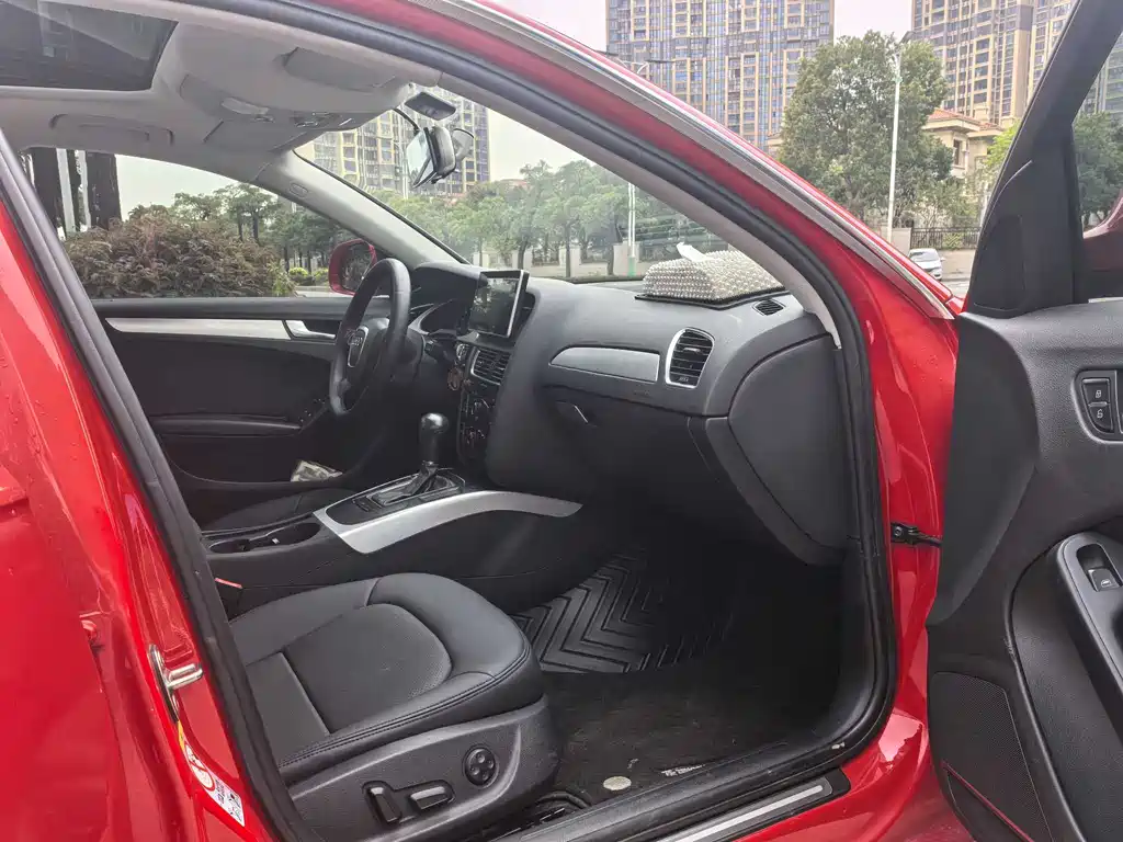 Audi A4L 2012 model 2.0 TFSI automatic comfort edition