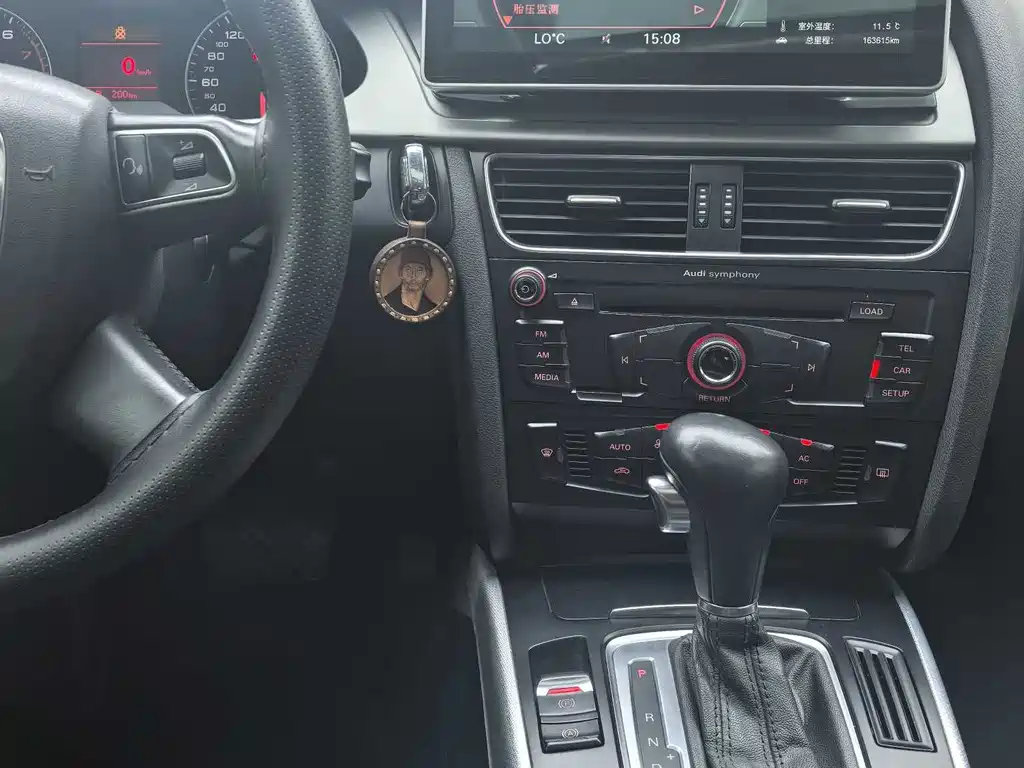 Audi A4L 2012 model 2.0 TFSI automatic comfort edition