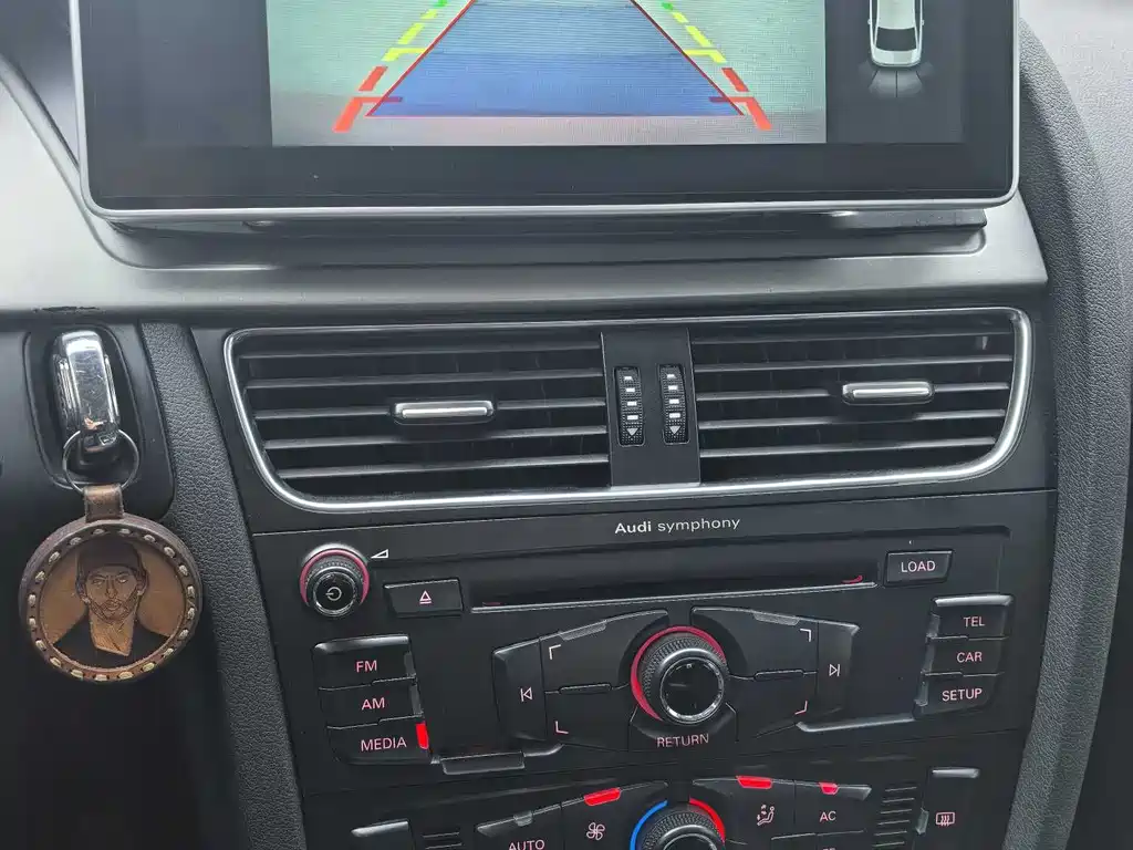Audi A4L 2012 model 2.0 TFSI automatic comfort edition