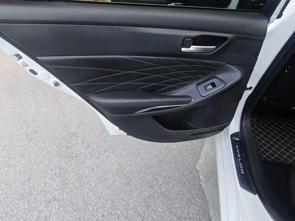 Asia Dragon 2019款 Hybrid 2.5L XLE Prestige Edition National V