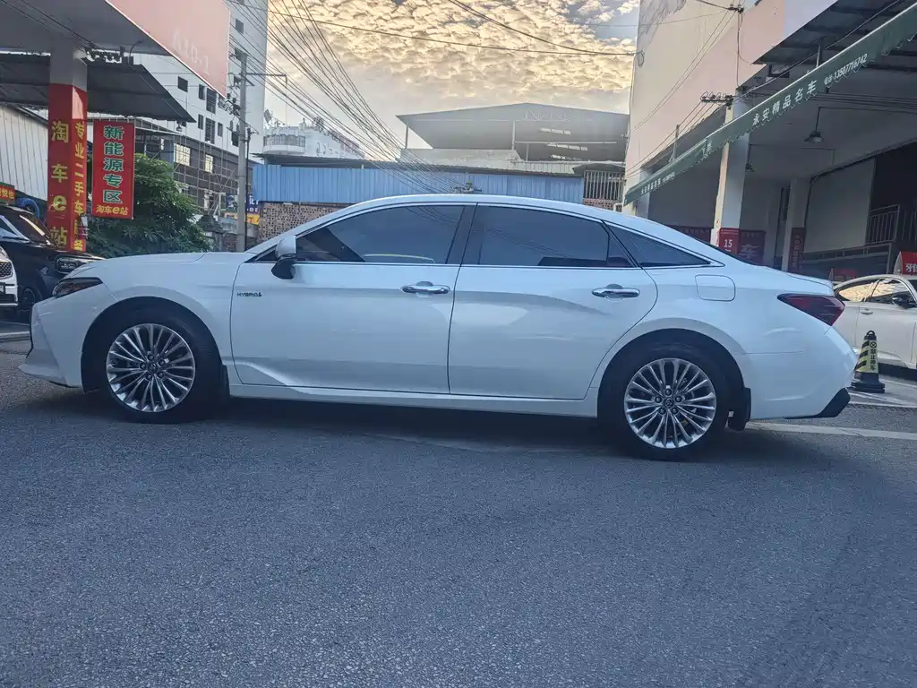 Asia Dragon 2019款 Hybrid 2.5L XLE Prestige Edition National V