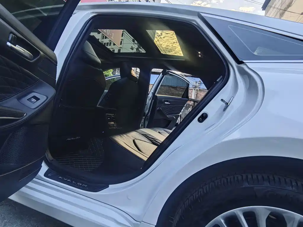 Asia Dragon 2019款 Hybrid 2.5L XLE Prestige Edition National V