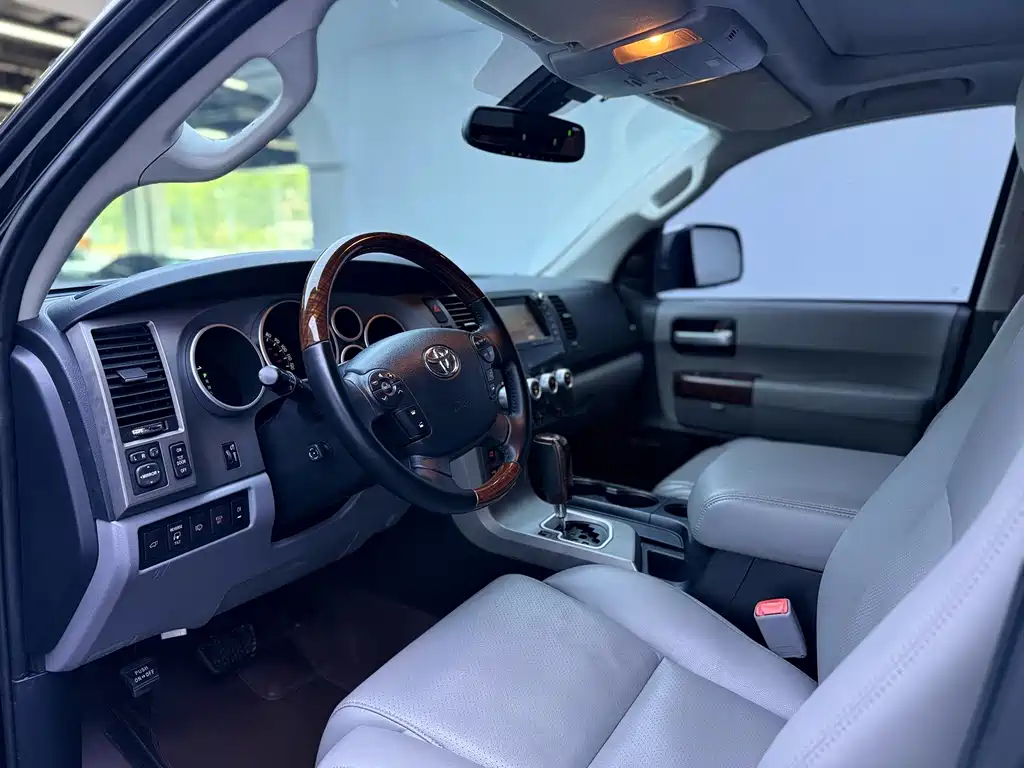 Tundra 2010 5.7 Platinum Edition