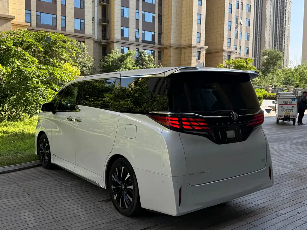 Alphard 2024款 Hybrid 2.5L Premium Edition